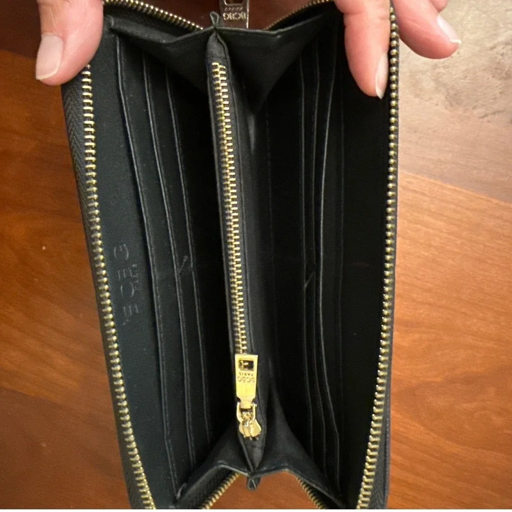 BCBG‎ wallet long black gold zipper